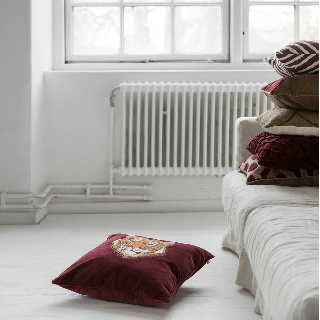 Varanasi Velvet Kissenbezug 50x50cm, Orange/ Grau – Bild 2