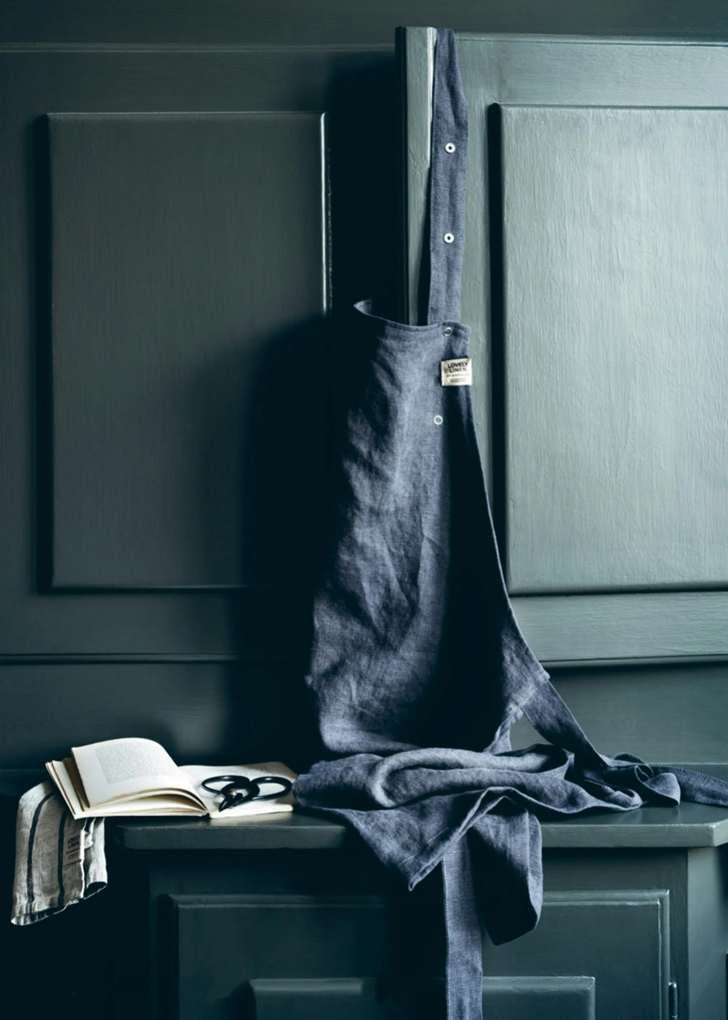 Lovely Button Apron Jeep Green Schürze Natural Beige – Bild 3