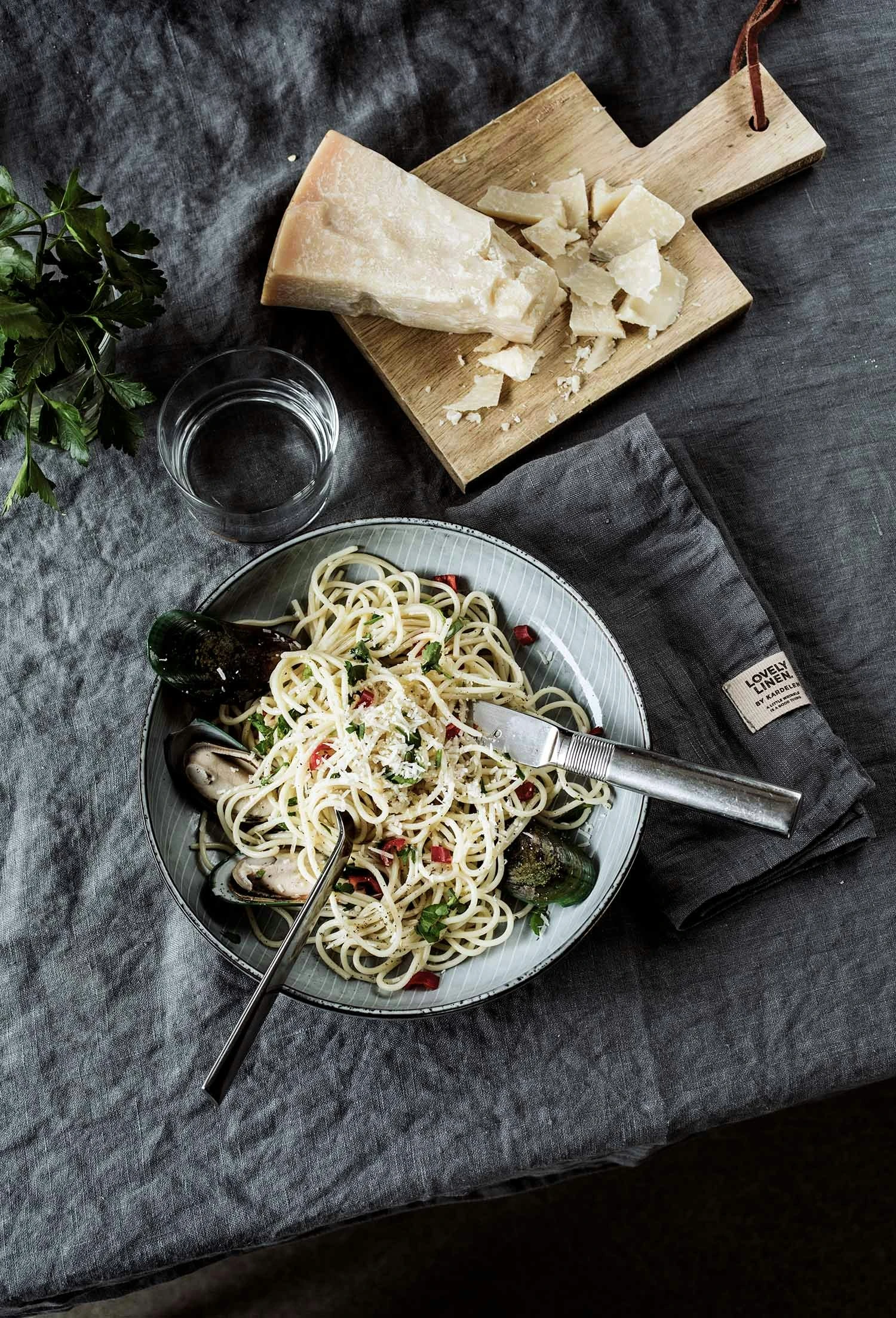 Lovely Tischdecke 145x250 Cm, Dunkelgrau – Bild 3